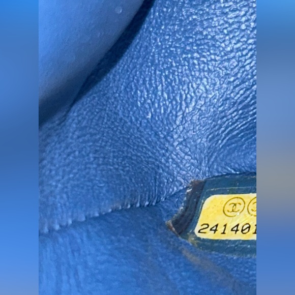 CHANEL Classic Mini Rectangular Flap Bag Quilted Lambskin Blue / Gold - Picture 11 of 12